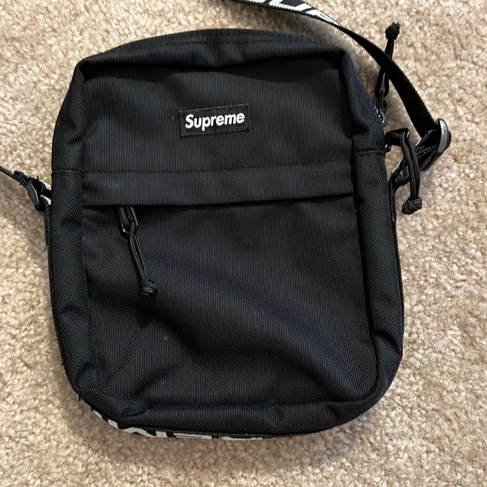 Supreme crossbody bag in black